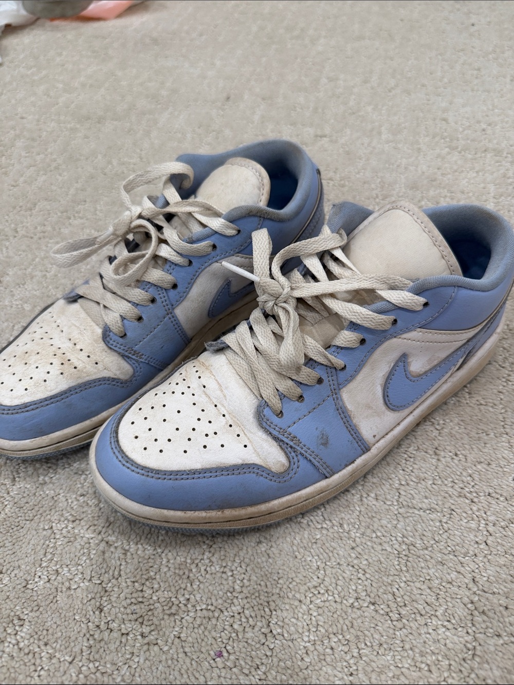 Nike Low Top Sneakers in White and Light Blue